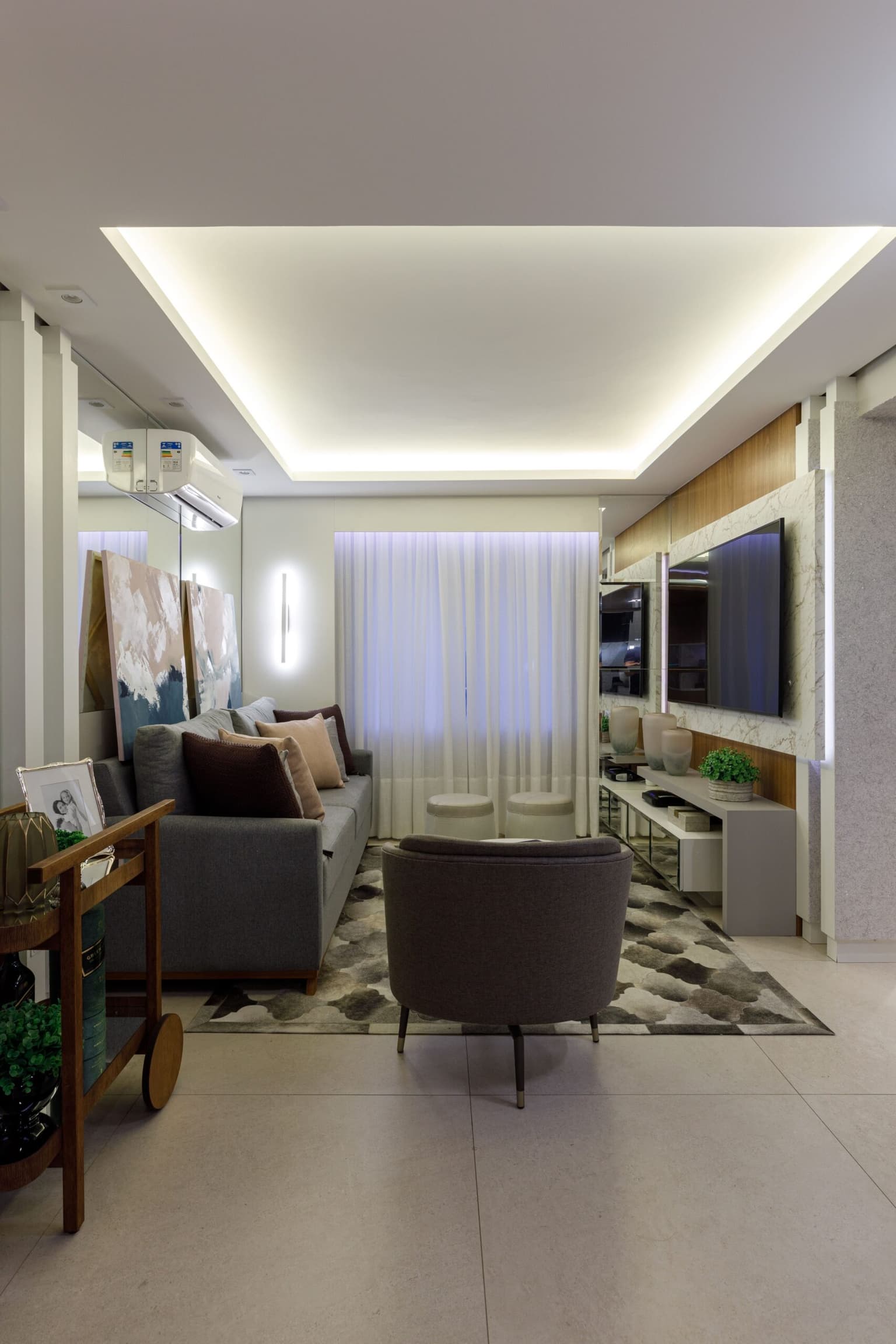 móveis sob medida de uma livign, feito por uma marcenaria em curitiba, com design moderno, sofisticado e refinado