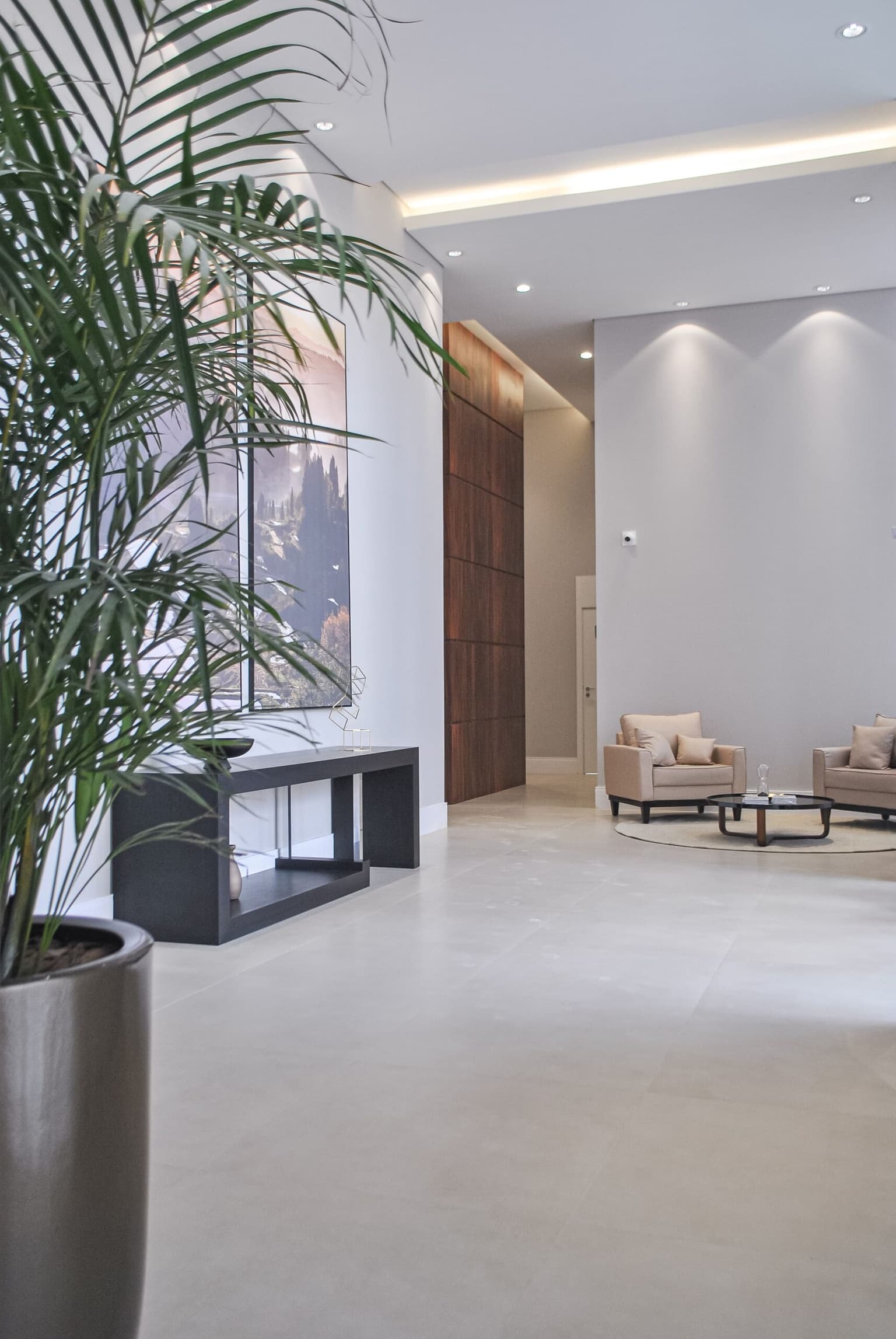 hall de entrada com painel sob medida