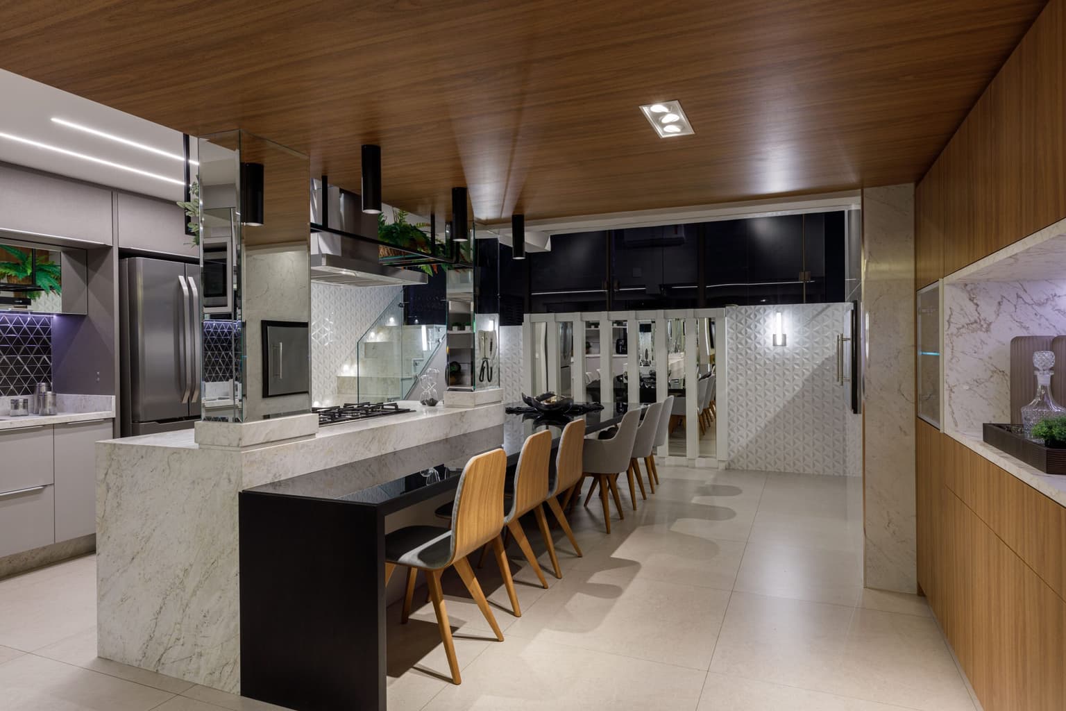 móveis sob medida de uma cozinha residencial, feito por uma marcenaria em curitiba, com design atemporal