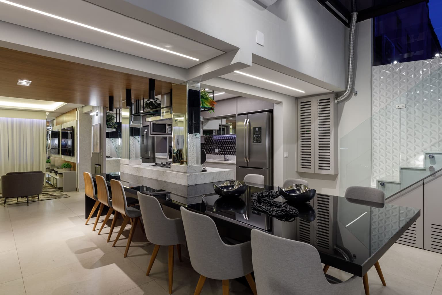 móveis sob medida de uma cozinha exclusiva, feito por uma marcenaria em curitiba, com design atemporal