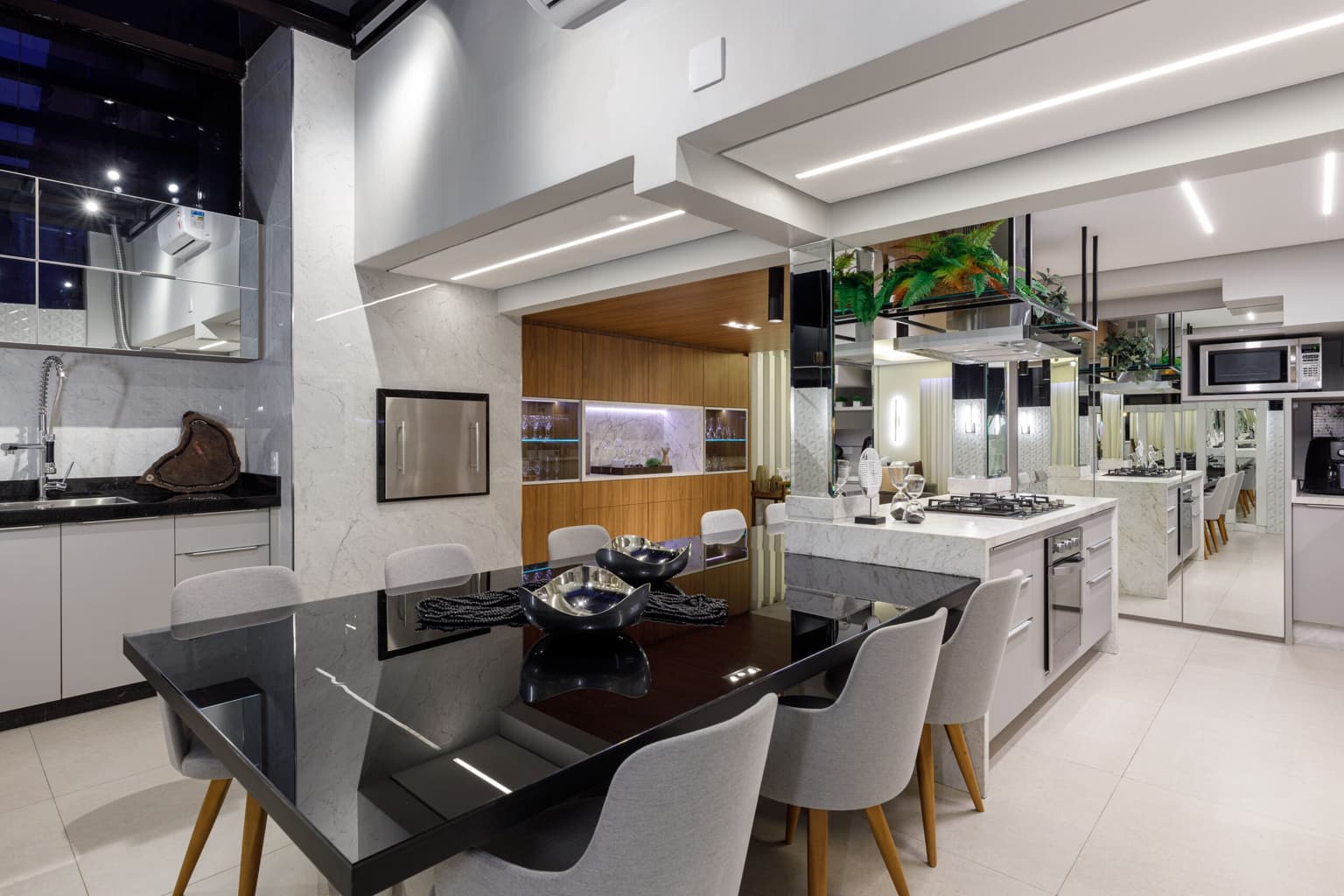 móveis sob medida de uma cozinha residencial, feito por uma marcenaria em curitiba, com design único