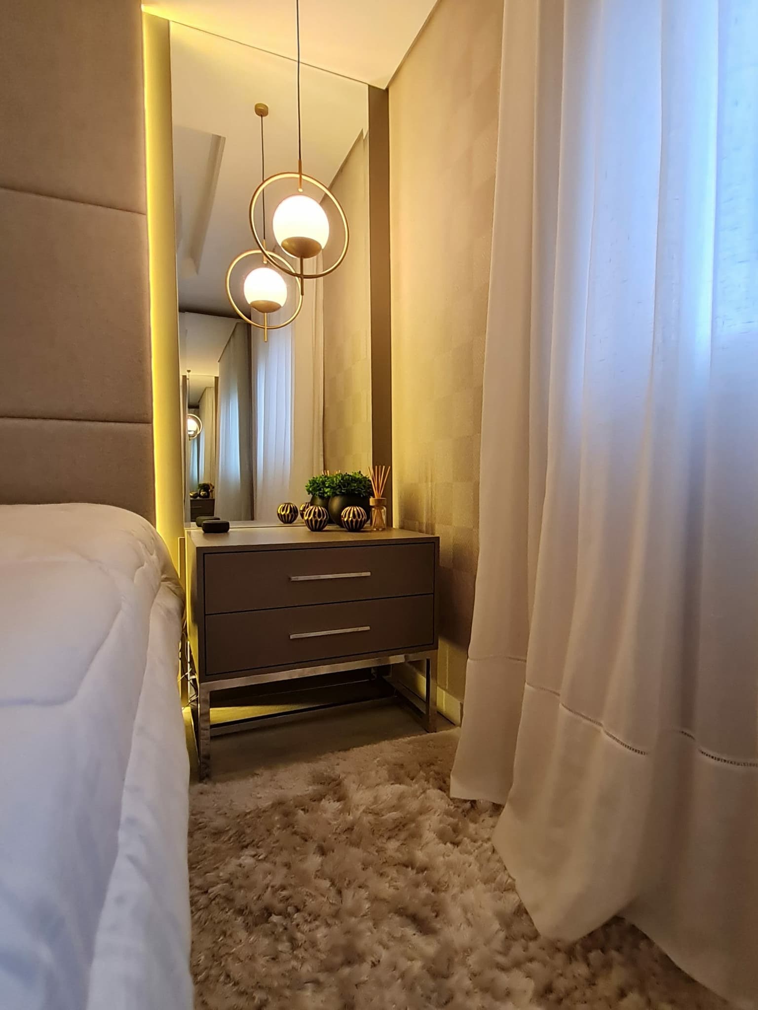 mesa de cabeceira sob medida com led