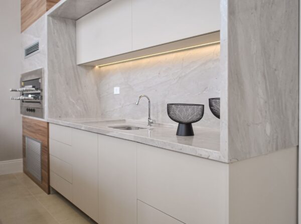 móveis de uma cozinha minimalista de salão de festas