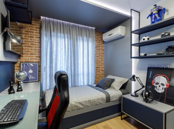 Quarto de menino feito com móveis sob medida, por marcenaria em curitiba, com detalhes exclusivos e em LED