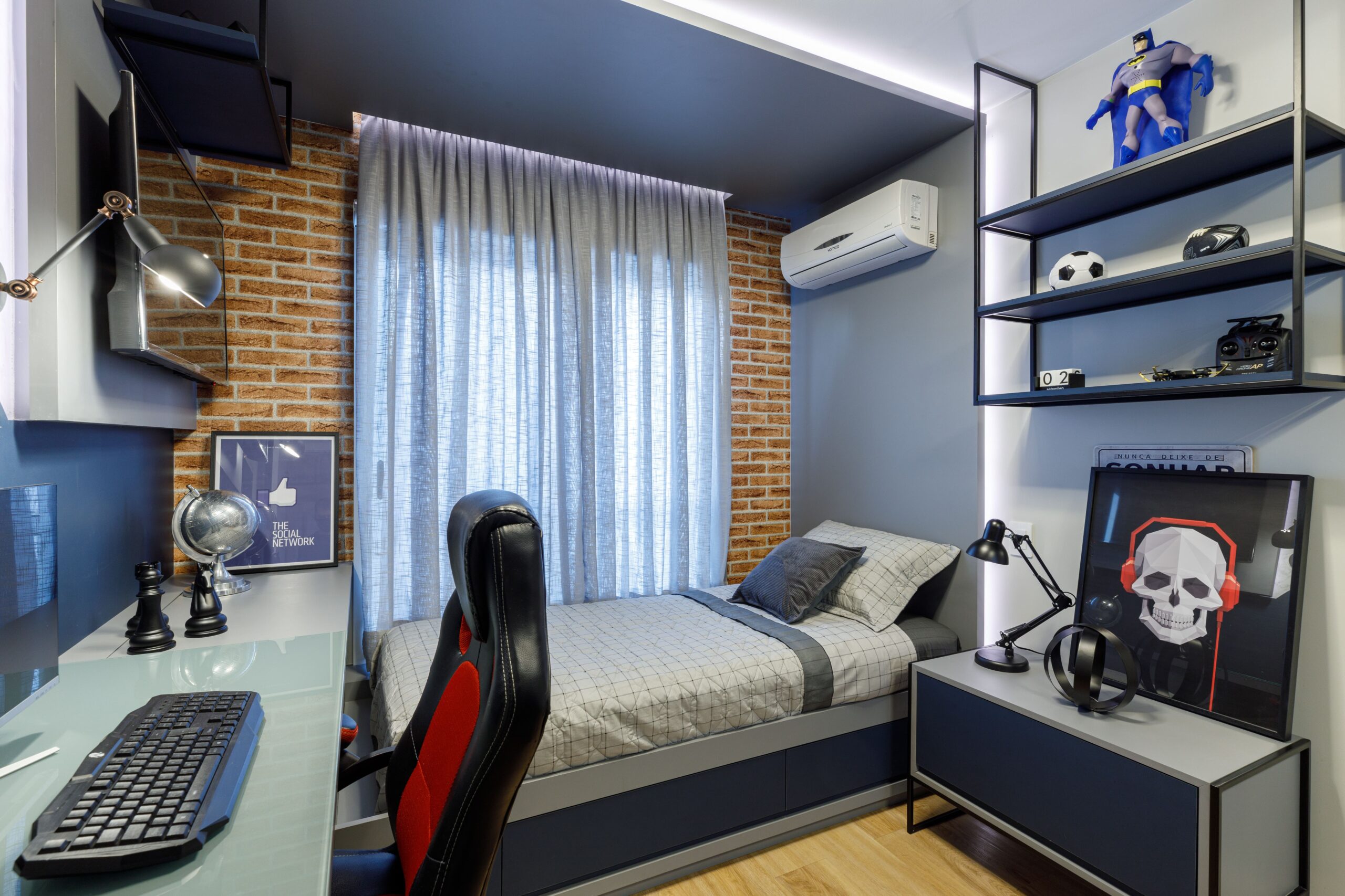 Quarto de menino feito com móveis sob medida, por marcenaria em curitiba, com detalhes exclusivos e em LED